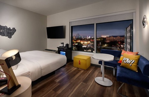 Williamsburg Hotel | Aloft Orlando at SeaWorld | Aloft King | Near Discovery Cove & Aquatica