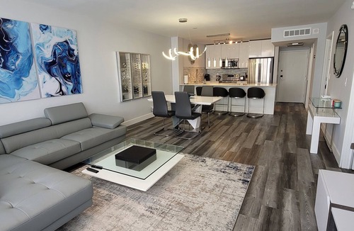 Hollywood South Central Beach Condo | AMAZING 2BR 2BA NEWLY RENO BEACHFRONT APT W/BEACH VIEW