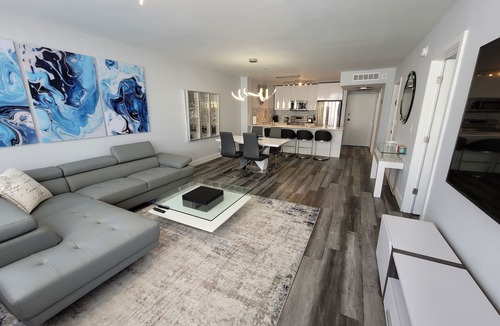 Hollywood South Central Beach Condo | AMAZING 2BR 2BA NEWLY RENO BEACHFRONT APT W/BEACH VIEW