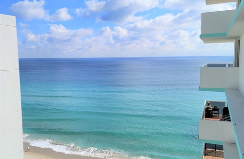 Hollywood South Central Beach Condo | AMAZING 2BR 2BA NEWLY RENO BEACHFRONT APT W/BEACH VIEW
