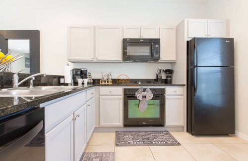 West Kissimmee House | Amazing and Modern3BR Townhouse with New Hot Tub Town Home with Resort Amenities