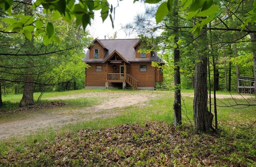 Irons Ski Chalet | Amazing location in Irons Michigan is the fabulous Cool Creek Chalet.