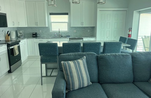 Fort Myers Beach House | Amazing New Pool/Canal 3 King,1 Queen sofa bed,2 Bath,Near Beach+Times Square