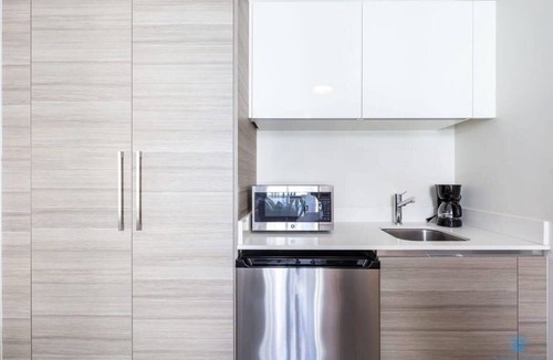 Hollywood Condo | Amazing Pool+ Gym+ Hot Tub|Near Beach