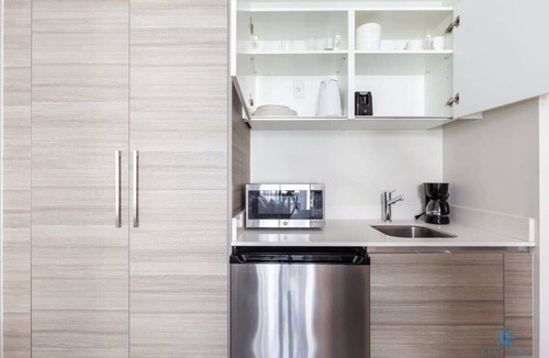 Hollywood Condo | Amazing Pool|Hot Tub+ Gym|Hollywood Beach