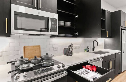 North Hyde Park Apartment | Amazing Studio | King Bed | Walk to Raymond James!