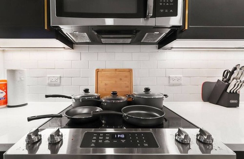 North Hyde Park Apartment | Amazing Studio | King Bed | Walk to Raymond James!