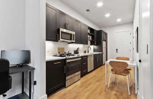 North Hyde Park Apartment | Amazing Studio | King Bed | Walk to Raymond James!