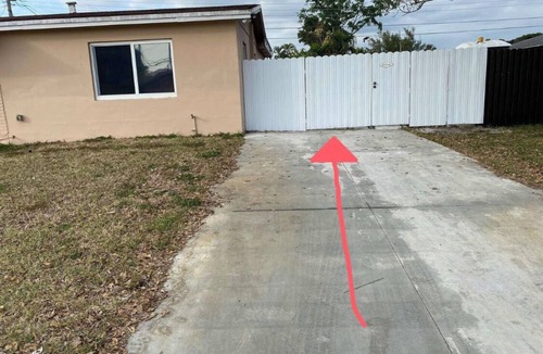 Carol City Apartment | Amazing studio with parking on premises