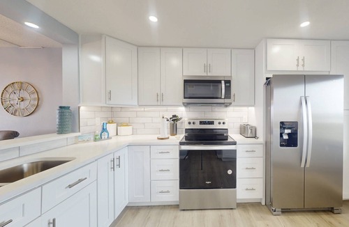 Madeira Beach Condo | Amazing Views From the Beachfront Balcony! Pool, Private Beach Access, Close to Shopping/Restaurants