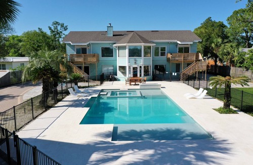 Fort Walton Beach House | Amazing Waterfront Manor-Heated Pool/Spa-Private Beach-Boat Slips-Sleeps 35