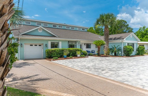 Fort Walton Beach House | Amazing Waterfront Manor-Heated Pool/Spa-Private Beach-Boat Slips-Sleeps 35