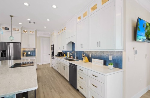 Mid Island House | 🌊Anchors Down | Luxury 5BR w/Private Pool, Spa + Game Room | Steps 2 Beach🏖️