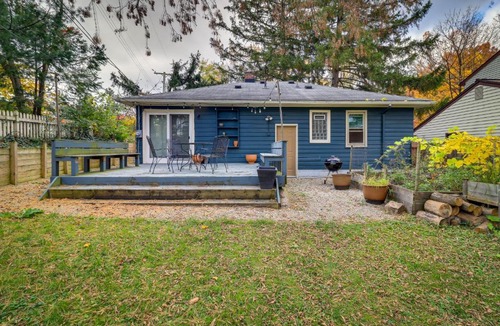Ann Arbor House | Ann Arbor Home w/Deck, 2 Mi to Michigan Stadium!