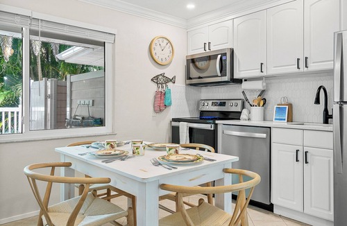 Holmes Beach House | Anna Cabana Bungalow #1. Steps to Gulf. Shared Heated Pool.