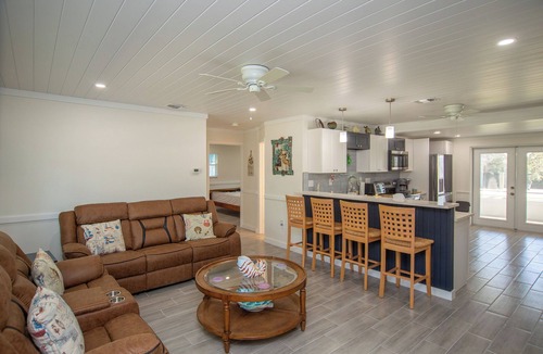 Cortez House | Anna Maria Sound Dockside Cottage in Cortez Village: 2/2 canal walk to beach!
