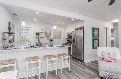 Arlington Park House | Annie's Escape | 5min->Downtown | HotTub