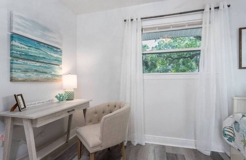 Arlington Park House | Annie's Escape | 5min->Downtown | HotTub