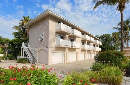 Ilexhurst Apartment | Apartments in Holmes Beach, FL, USA