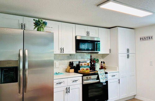 Apollo Beach House | Apollo Beach House w/Poolside bar + Fun Amenities