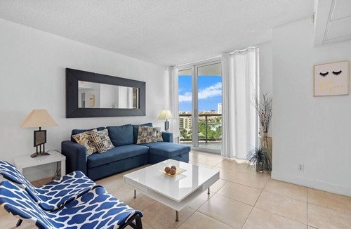 Hollywood South Central Beach Condo | Apt w/2 Queen Beds and Canal View at Tides