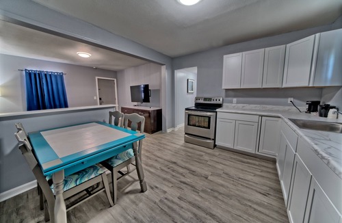 Lower Grand Lagoon Hotel | Aqua View Motel