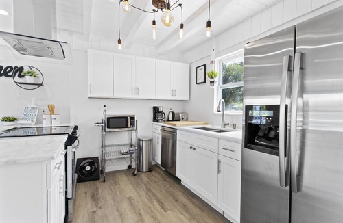 Venice House | AQUA VISTA * WATERFRONT RESORT STYLE * NEAR BEACHES