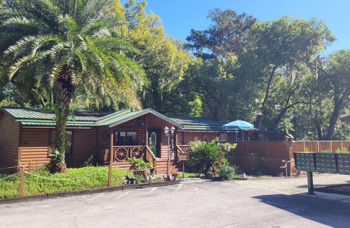 Lake Panasoffkee Cabin | Are a prefect weekend retreat or long term winter vacation home.