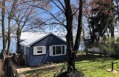 Town of Torrey House | Arrowhead Beach-Seneca-Waterfront-Hot Tub-Wine Trail-Pets, Recently Updated-Covered Deck