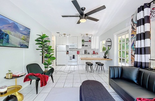 South Corals Villa | Art Loft: Wilton Manors Retreat