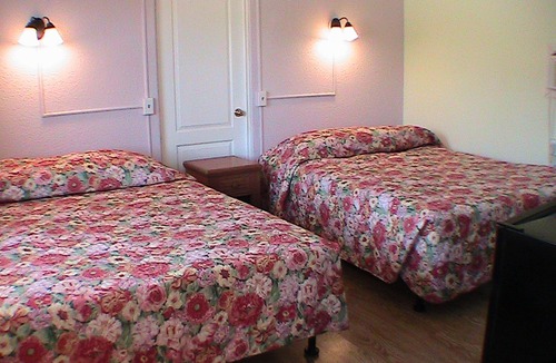 Glenwood Hotel | At Home Express Tangerine Inn