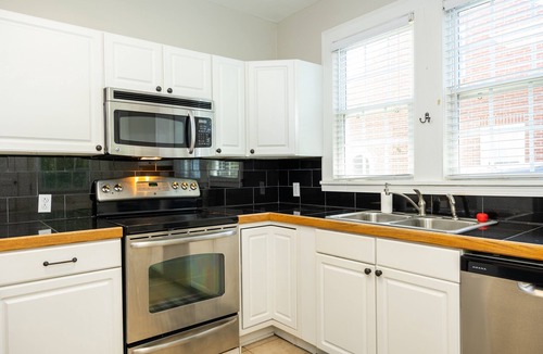 Opelika Cottage | Auburn Game Day Retreat 2BR Home Sleeps 4 Near Downtown Opelika