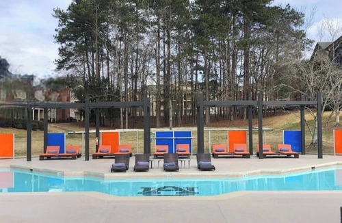 Auburn Condo | Auburn unit located less than 1 mile from university