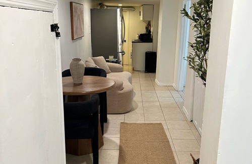 Forest Hill House | AUREA Stays/Private 2BR Suite/Free Parking/Near EWR