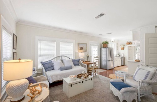 Biloxi House | Authentic Ocean Springs Cottage | Walk Downtown