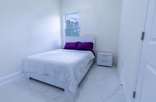 Sunshine Apartment | Available Unit in Ft Myers