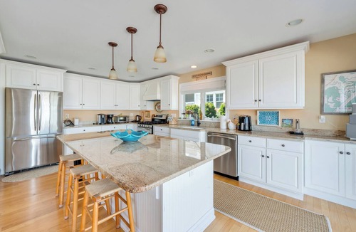 Avalon House | Avalon Bayfront 5BR w/Deck + Boat Slip, Great Sunsets, Quiet Neighborhood