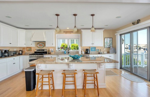 Avalon House | Avalon Bayfront 5BR w/Deck + Boat Slip, Great Sunsets, Quiet Neighborhood
