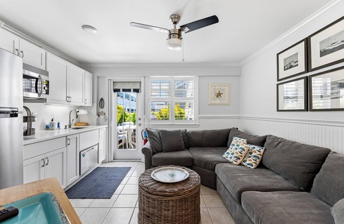 Avalon Condo | Avalon condo with pool, beach block. Pack your own linens and towels