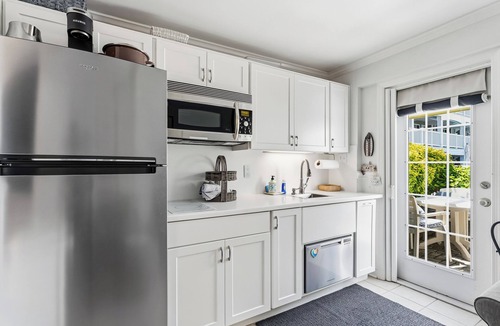 Avalon Condo | Avalon condo with pool, beach block. Pack your own linens and towels