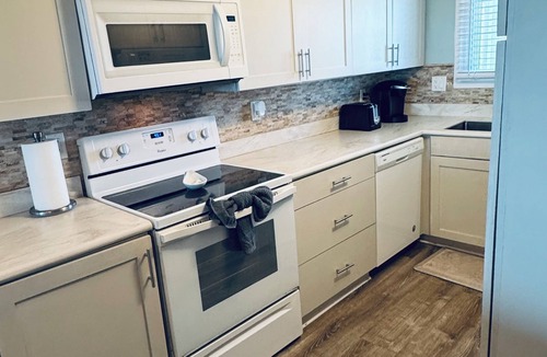 Biltmore Beach Condo | AWESOME SUMMER DEAL:8/29-9/5=1250 Total!5star/Beachfront/FREE Beach Chairs
