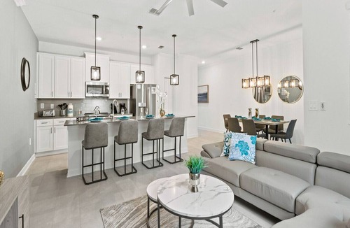 Kissimmee Ski Chalet | Awesome Townhouse 4Bed/3Bath/Pool/5Min Disney