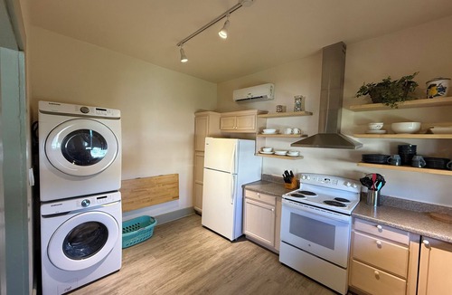 Palatka Cottage | Azalea Cottage – Walk to Riverfront & Downtown, Boat-Friendly Driveway