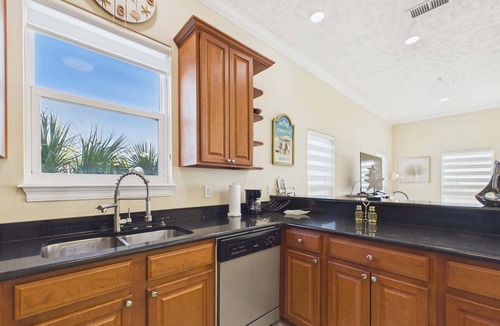 Bahama Beach Condo | Azure Escape 202–Ocean Views–Sleeps 8