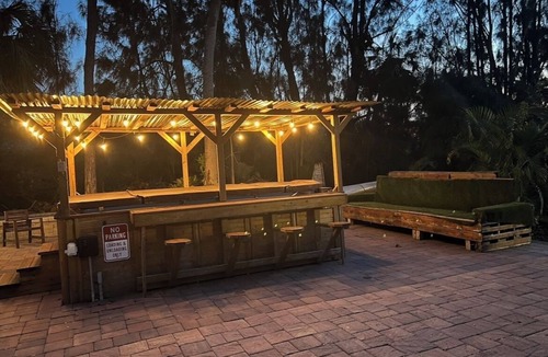 Town 'n' Country House | Bachelor, Weddings, College reunions, 2 houses on 1 acre nature freedom, swimspa