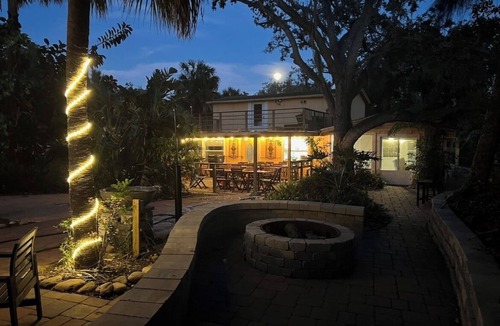 Town 'n' Country House | Bachelor, Weddings, College reunions, 2 houses on 1 acre nature freedom, swimspa