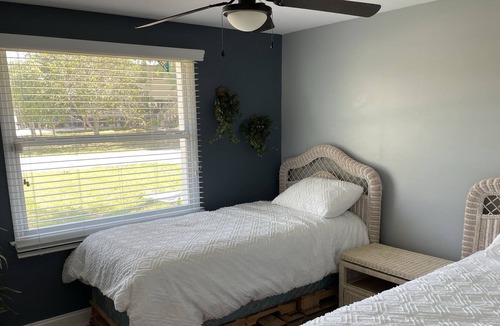 Ruskin House | Backyard Dolphins, 1 Miles to Beach, Sleeps 8, Private Hot Tub, & Full Kitchen
