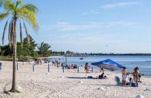 Ruskin Hotel | Bahia Waterview Suite Pool Tennis Beach Fishing