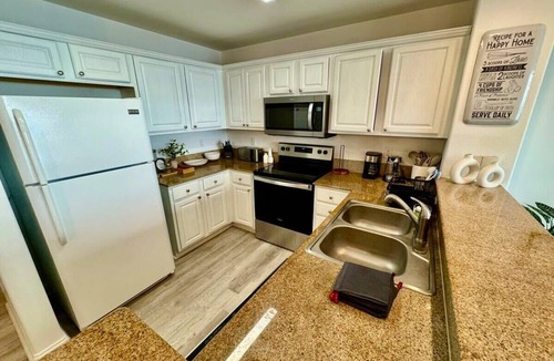 Florida Central Atlantic Coast Apartment | Balcony Lake Views | Pool, Gym, WiFi & Parking