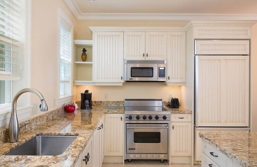 Bahama Village House | Banyan Court downtown condo- 2 bedroom, 2.5 bath, walkable, parking, pool